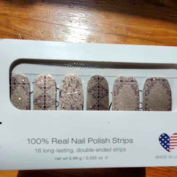 Buckingham Beauty Color Street - Picture 2 of 2